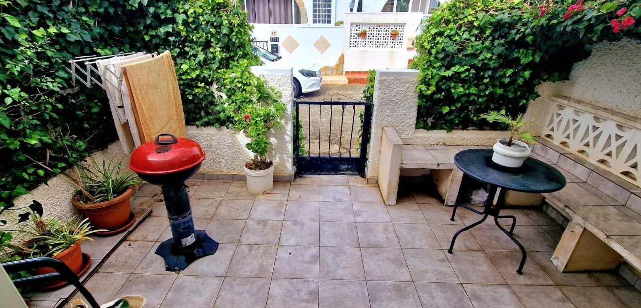 Sale - Apartment / flat -
Torrevieja - La Siesta - El Salado - Torreta