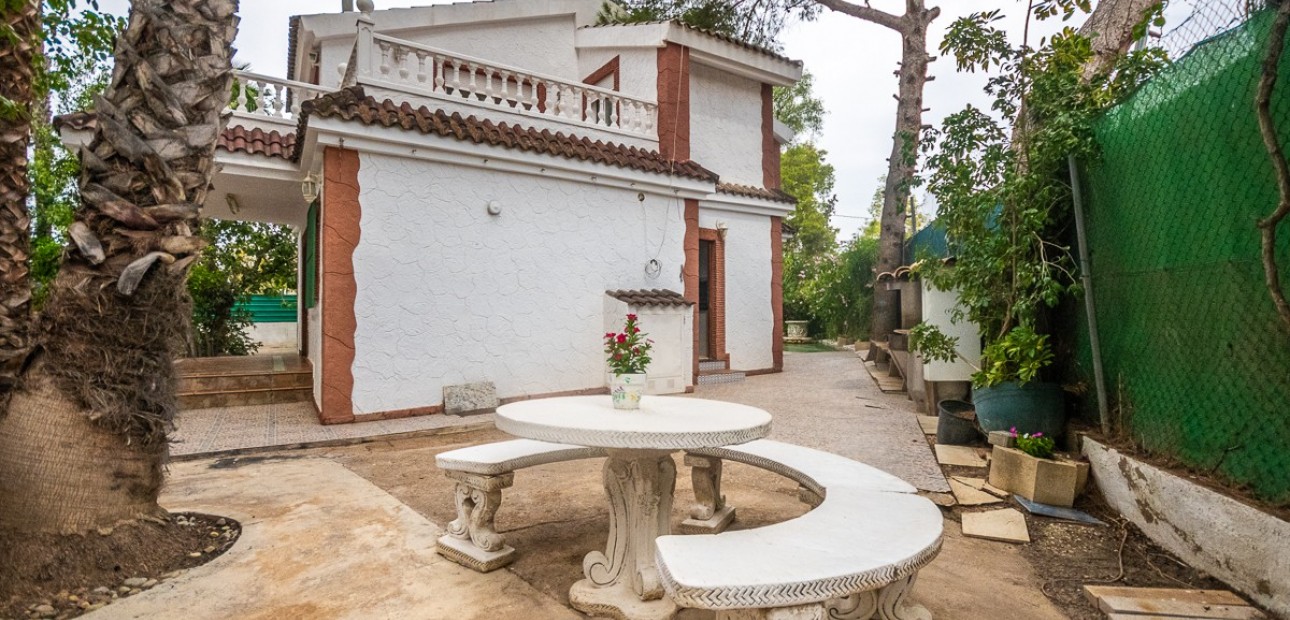 Sale - House -
Orihuela