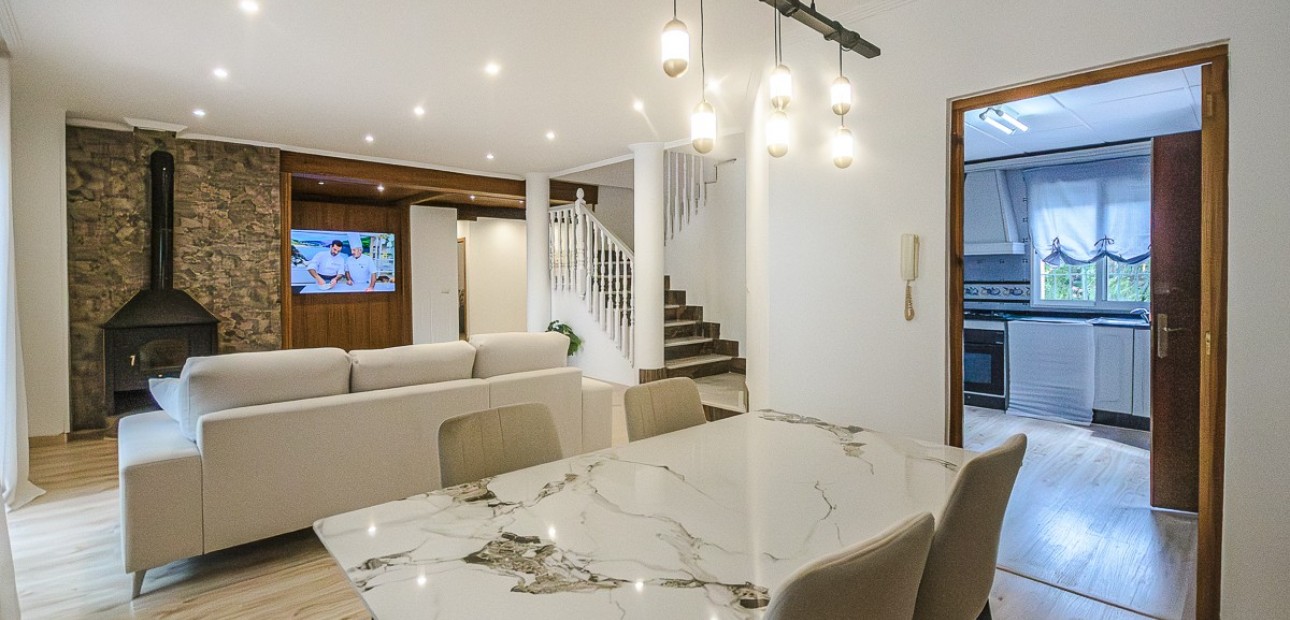 Sale - House -
Orihuela