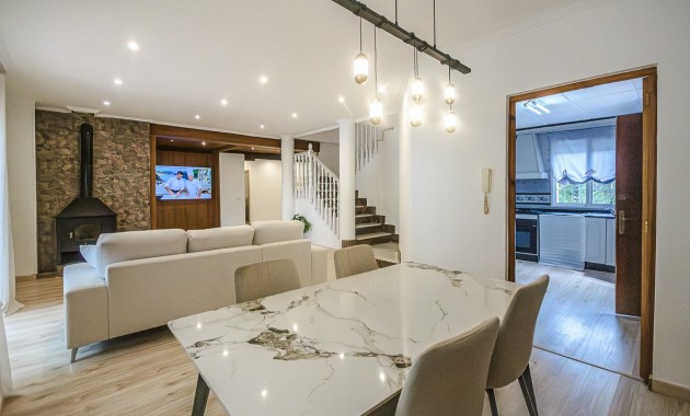 Sale - House -
Orihuela