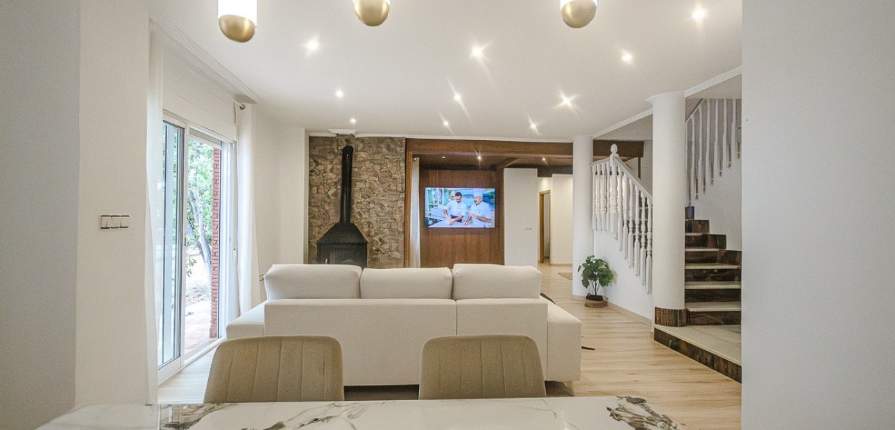 Sale - House -
Orihuela