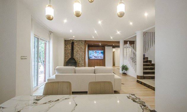 Sale - House -
Orihuela