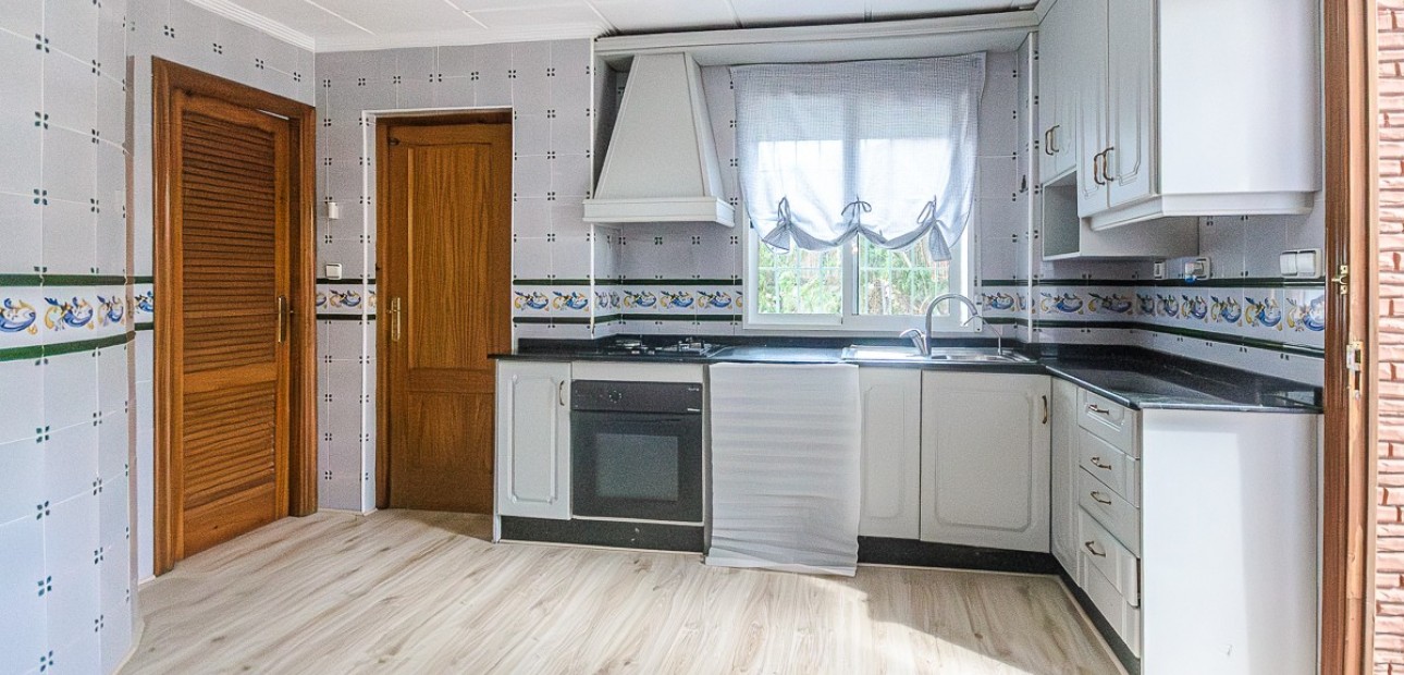 Sale - House -
Orihuela