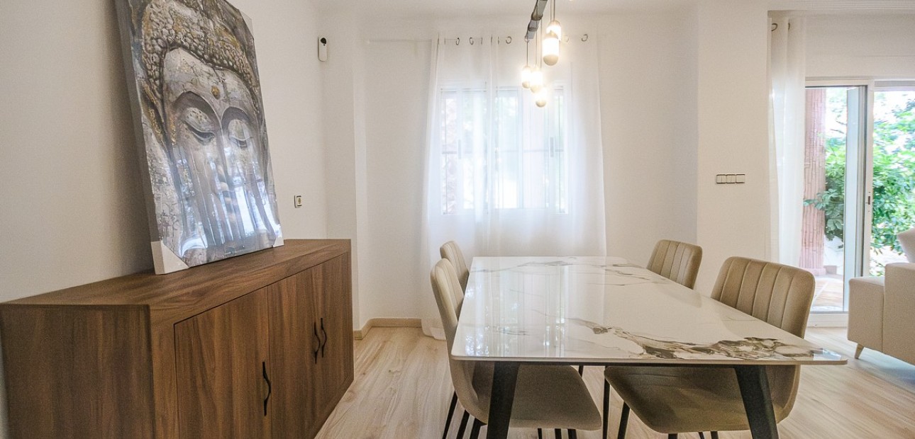 Sale - House -
Orihuela