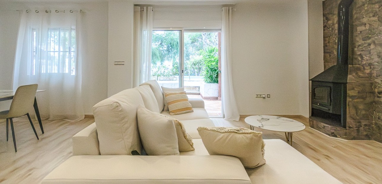 Sale - House -
Orihuela