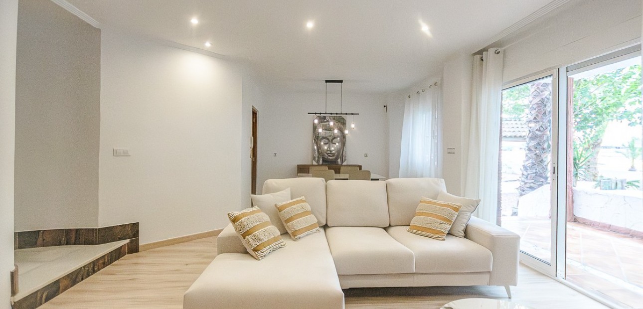 Sale - House -
Orihuela