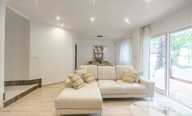 Sale - House -
Orihuela