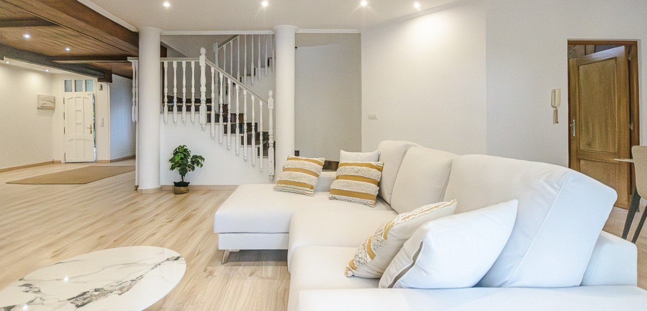 Sale - House -
Orihuela