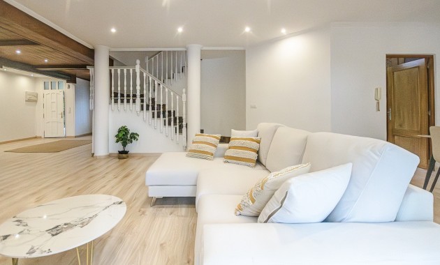 Sale - House -
Orihuela