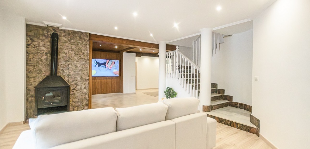 Sale - House -
Orihuela