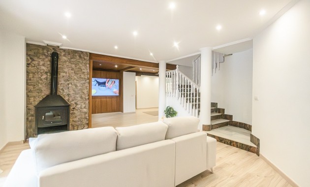 Sale - House -
Orihuela