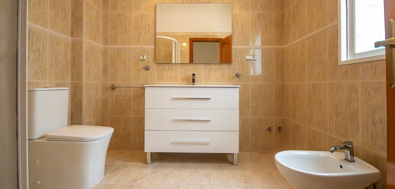 Sale - House -
Orihuela