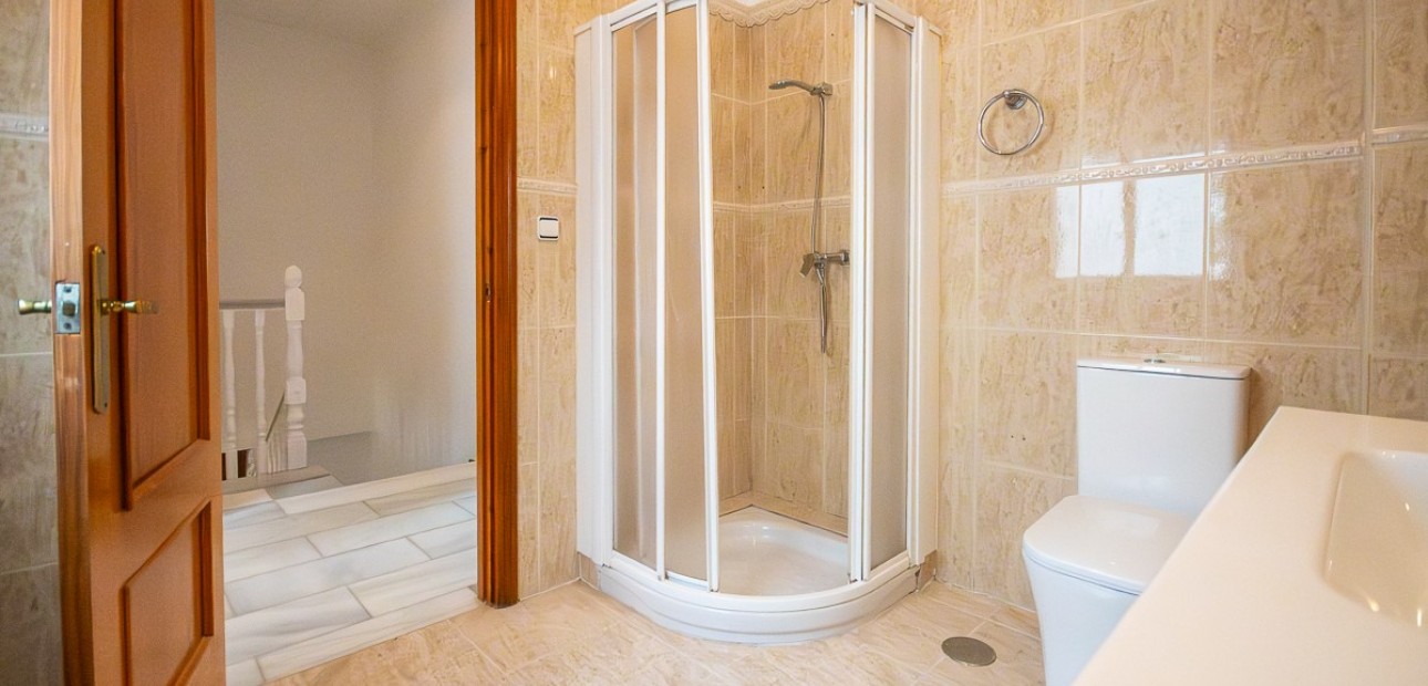 Sale - House -
Orihuela