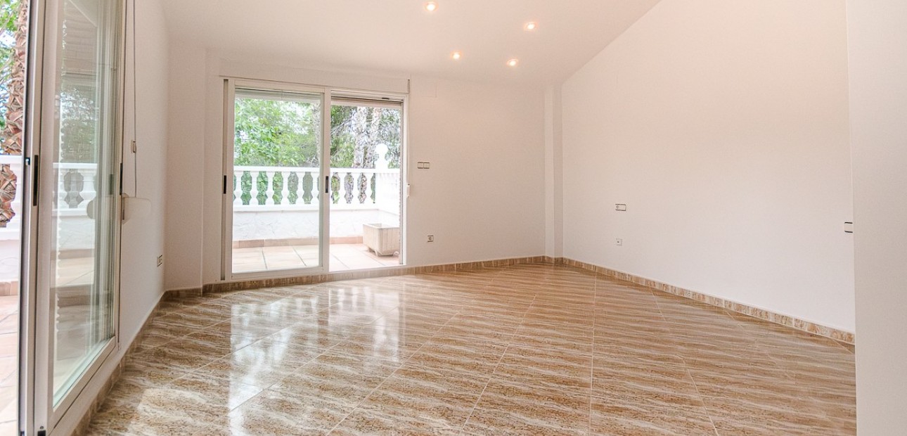 Sale - House -
Orihuela