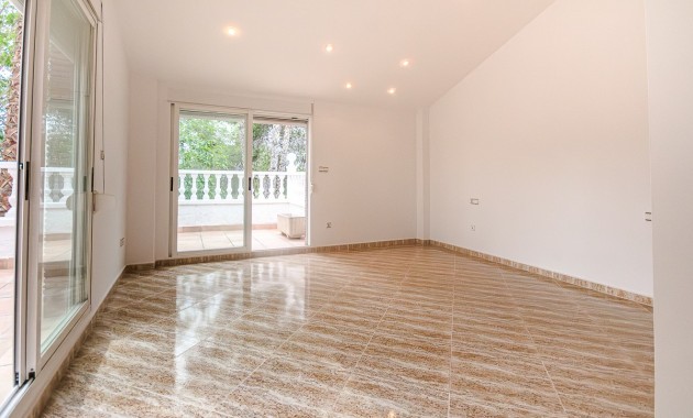 Sale - House -
Orihuela