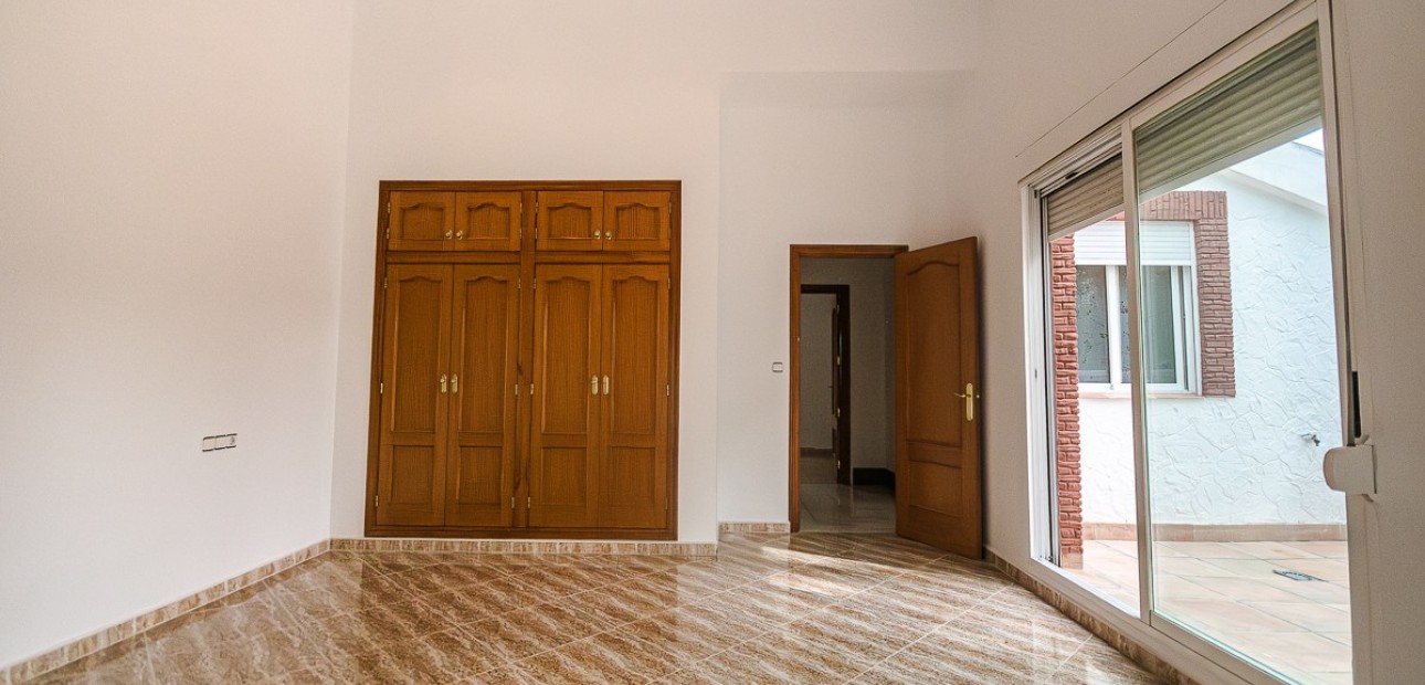 Sale - House -
Orihuela