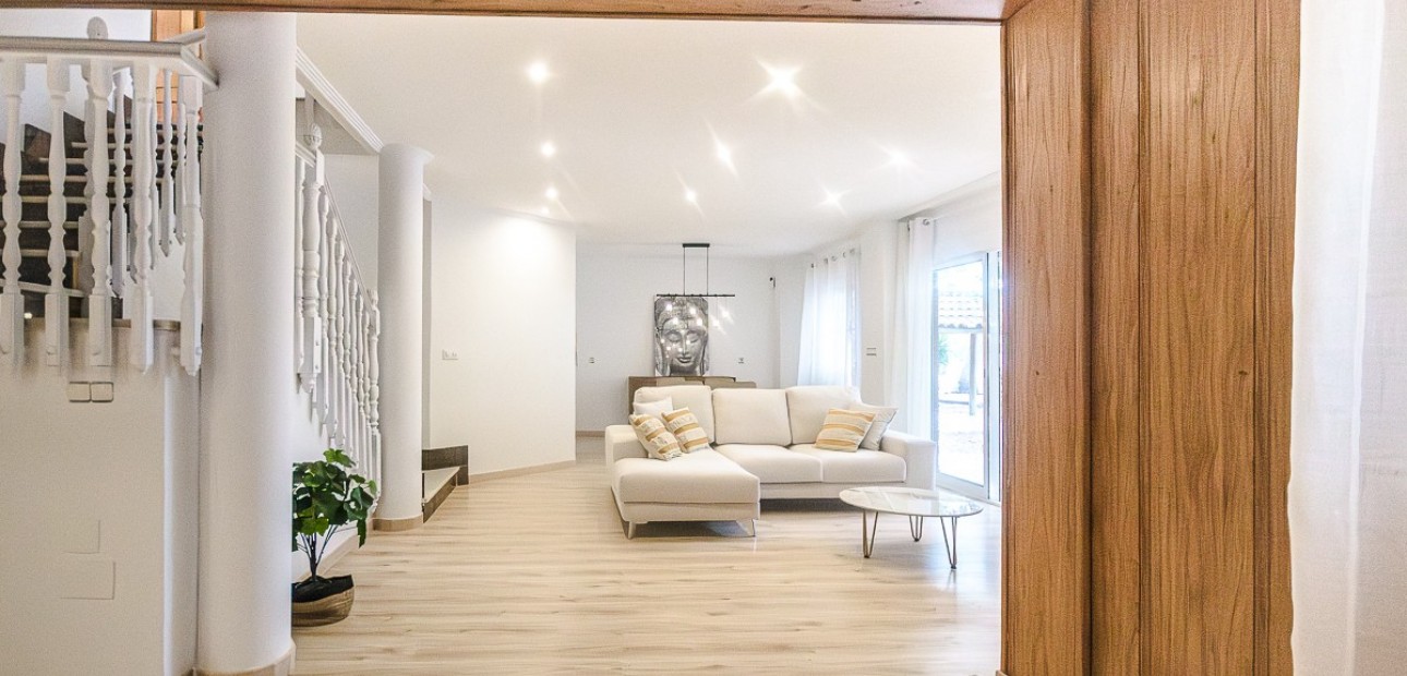 Sale - House -
Orihuela