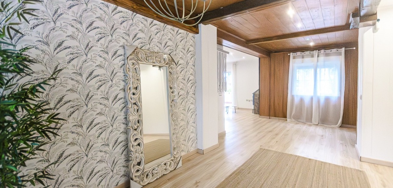 Sale - House -
Orihuela