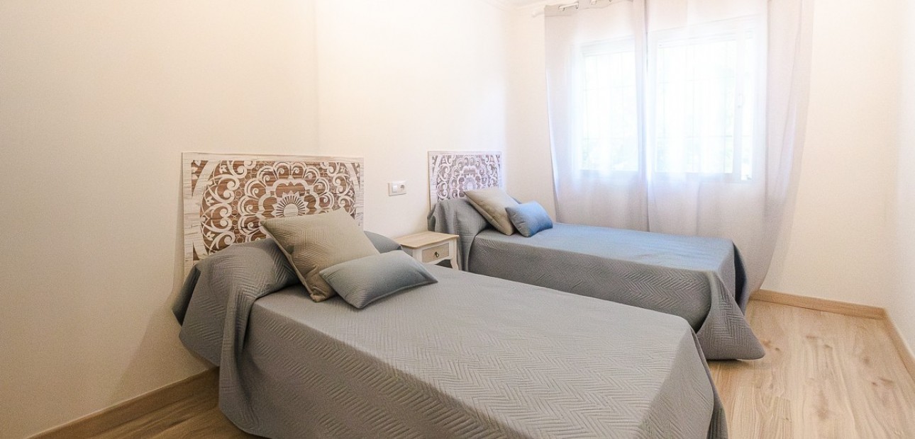 Sale - House -
Orihuela