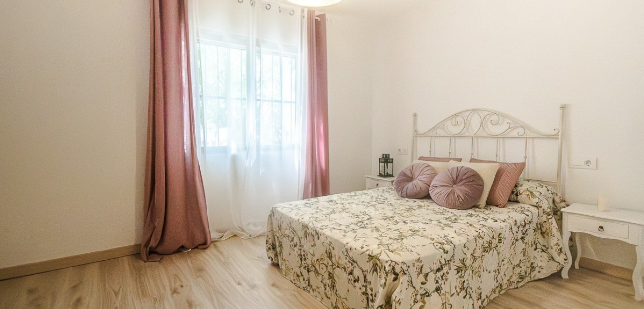 Sale - House -
Orihuela