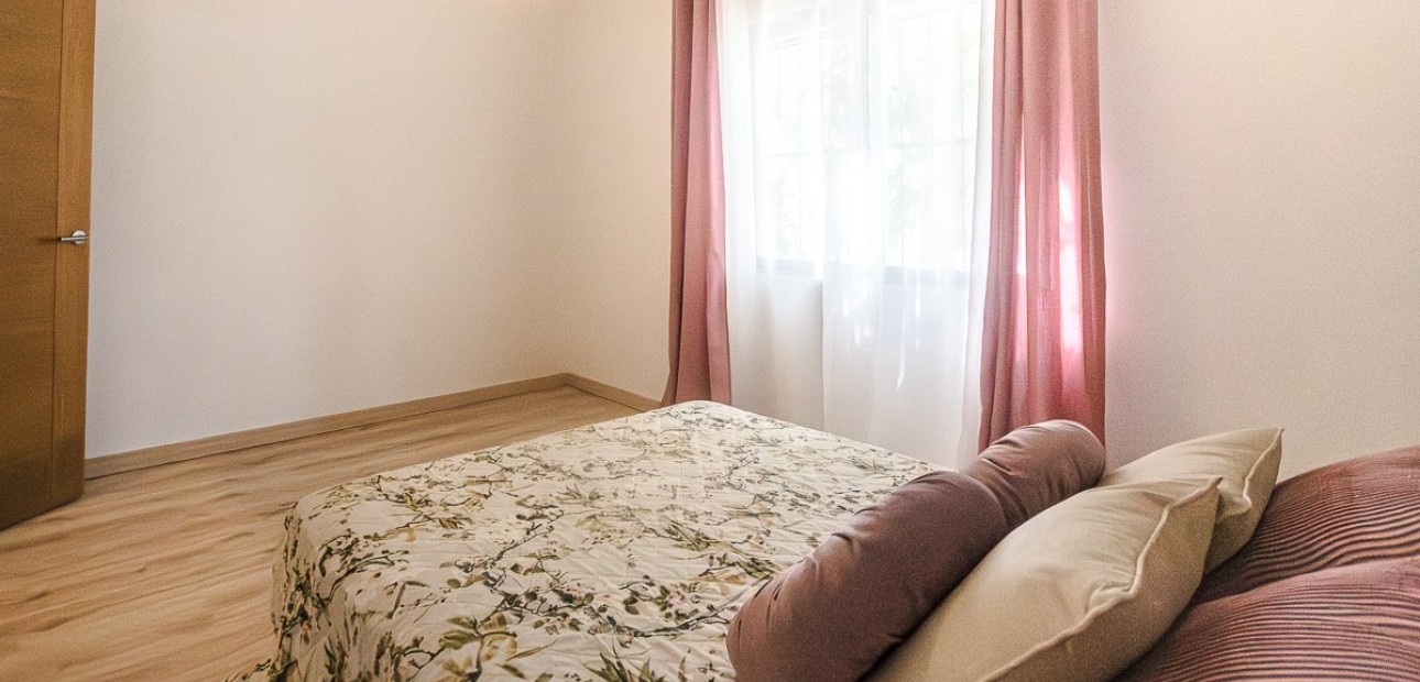 Sale - House -
Orihuela