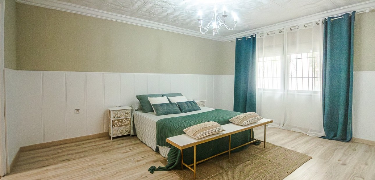 Sale - House -
Orihuela