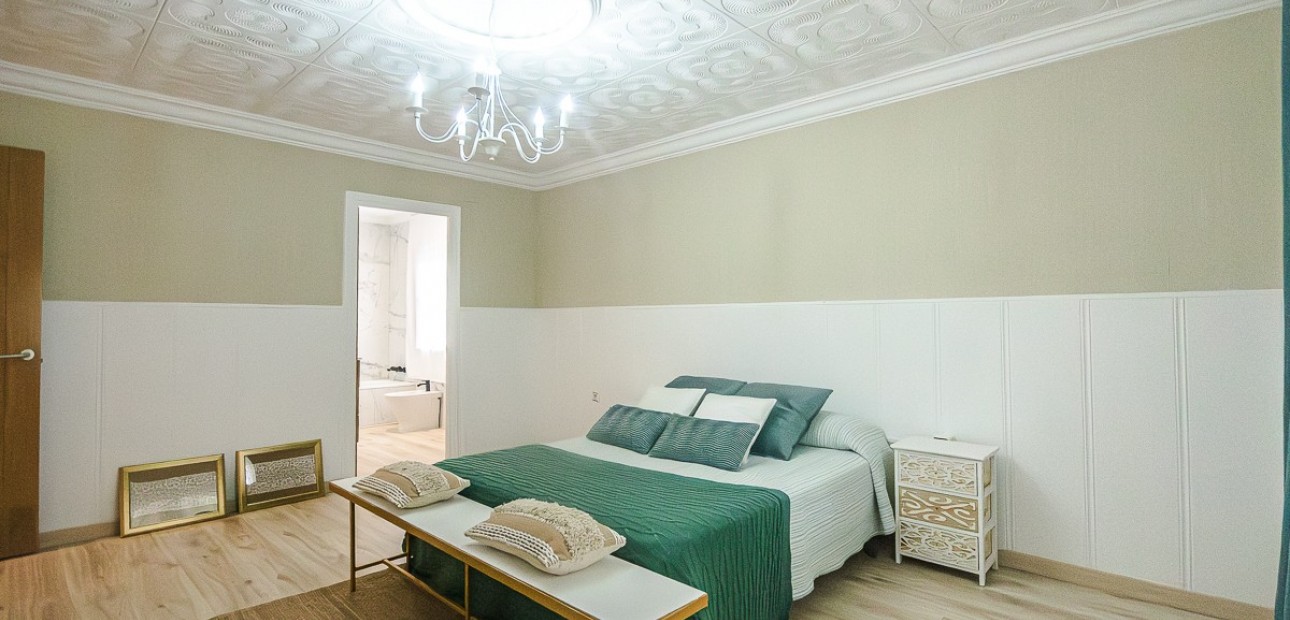 Sale - House -
Orihuela