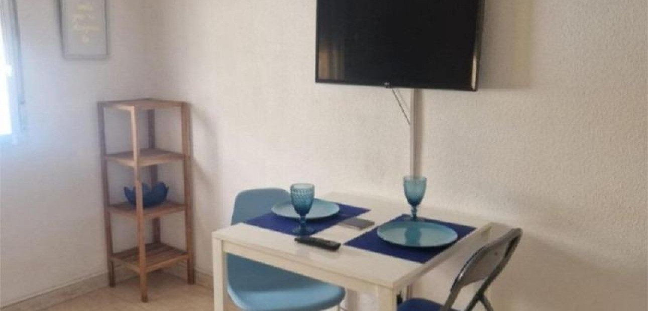 Herverkoop - Studio -
Torrevieja - Estacion de autobuses