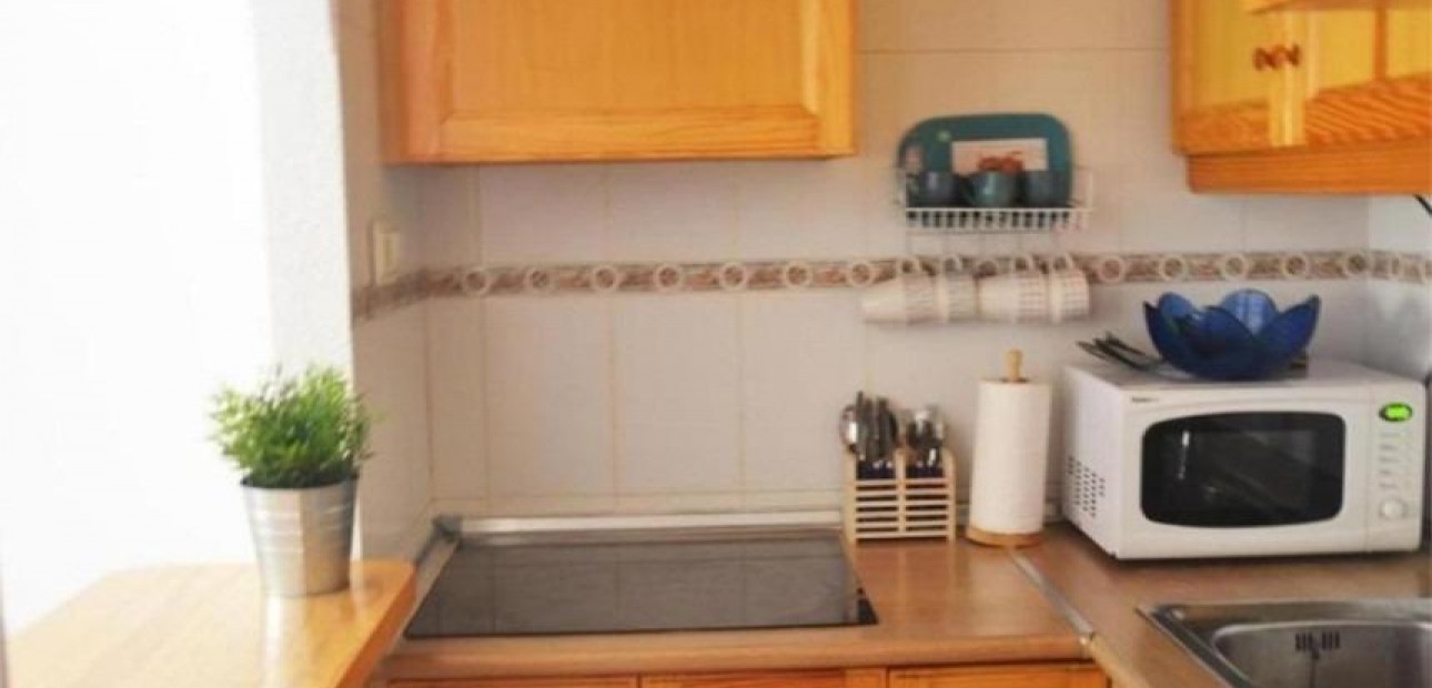 Herverkoop - Studio -
Torrevieja - Estacion de autobuses