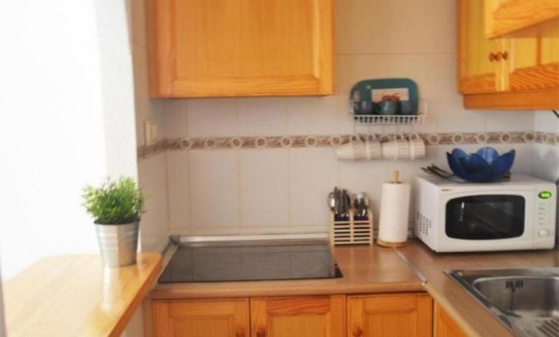 Herverkoop - Studio -
Torrevieja - Estacion de autobuses