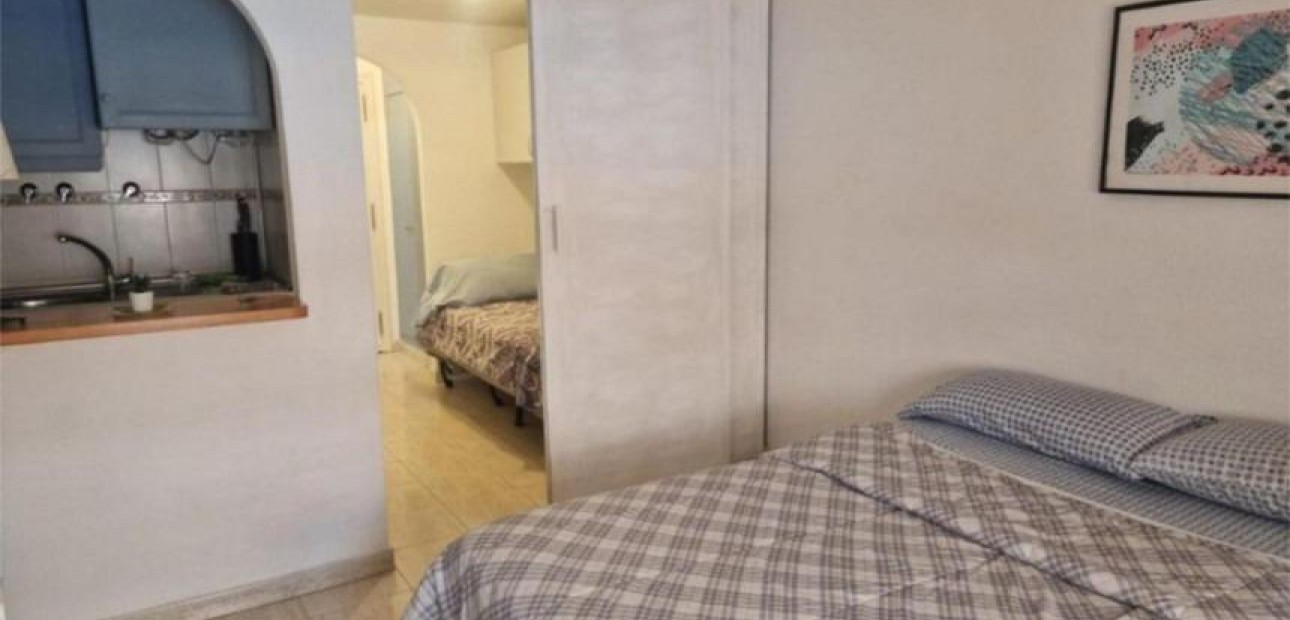 Herverkoop - Studio -
Torrevieja - Estacion de autobuses