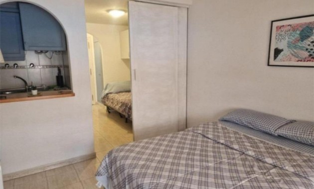 Herverkoop - Studio -
Torrevieja - Estacion de autobuses