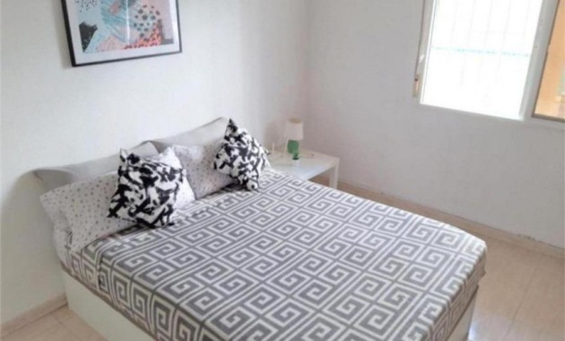 Herverkoop - Studio -
Torrevieja - Estacion de autobuses