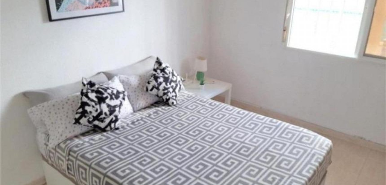 Herverkoop - Studio -
Torrevieja - Estacion de autobuses