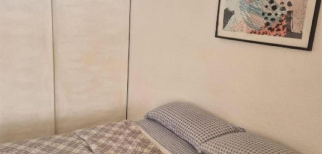 Herverkoop - Studio -
Torrevieja - Estacion de autobuses