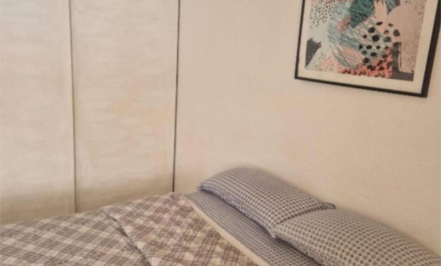 Herverkoop - Studio -
Torrevieja - Estacion de autobuses