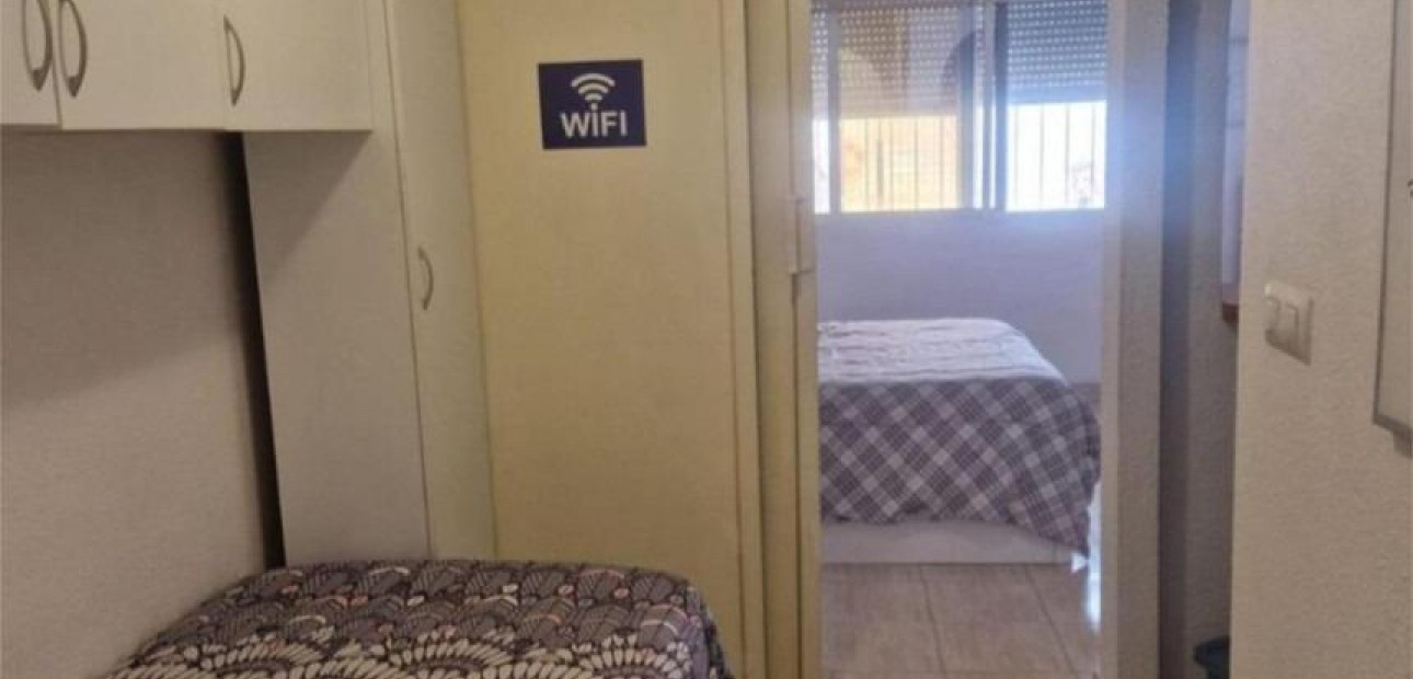 Herverkoop - Studio -
Torrevieja - Estacion de autobuses