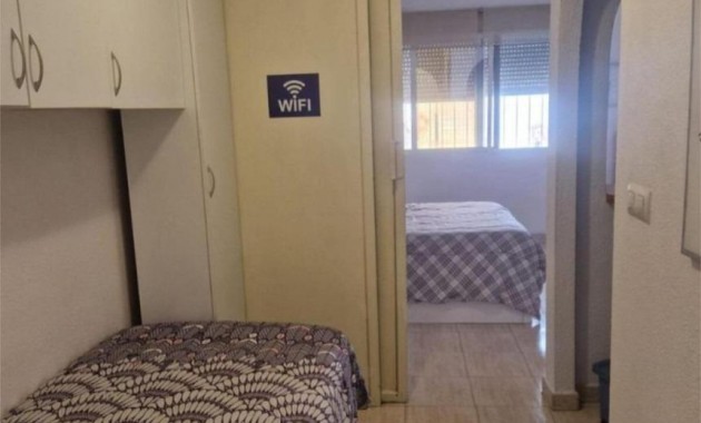 Herverkoop - Studio -
Torrevieja - Estacion de autobuses