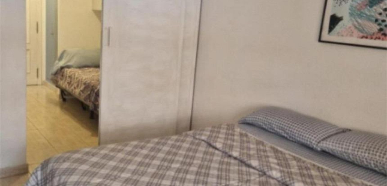 Herverkoop - Studio -
Torrevieja - Estacion de autobuses