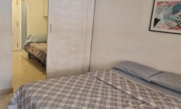 Herverkoop - Studio -
Torrevieja - Estacion de autobuses