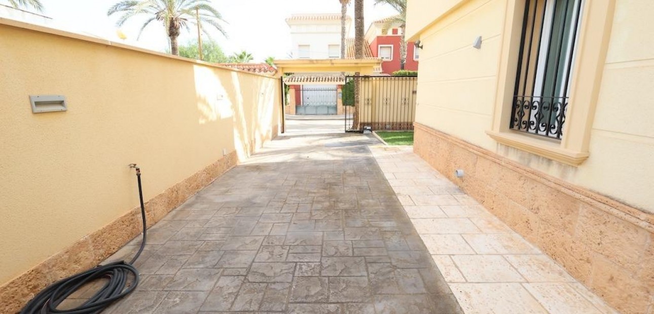 Sale - Villa -
Cabo Roig - Costa blanca
