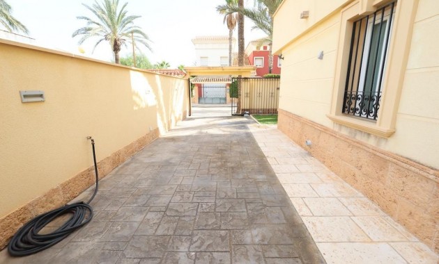 Sale - Villa -
Cabo Roig - Costa blanca