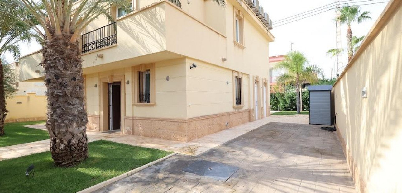 Sale - Villa -
Cabo Roig - Costa blanca