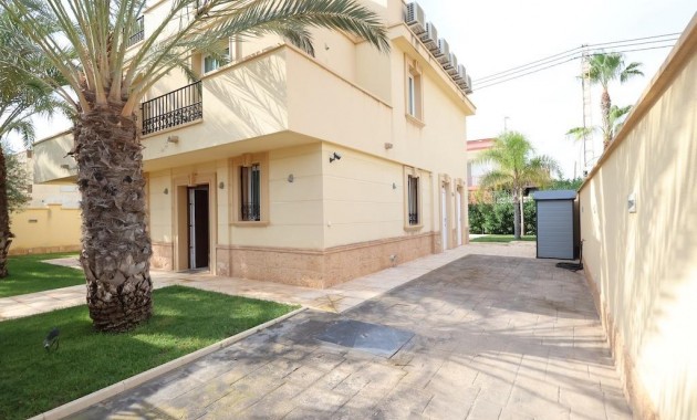 Sale - Villa -
Cabo Roig - Costa blanca