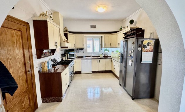 Herverkoop - Finca / Country Property -
Catral