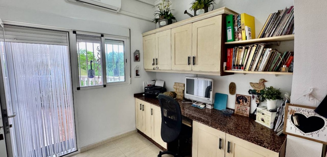 Herverkoop - Finca / Country Property -
Catral