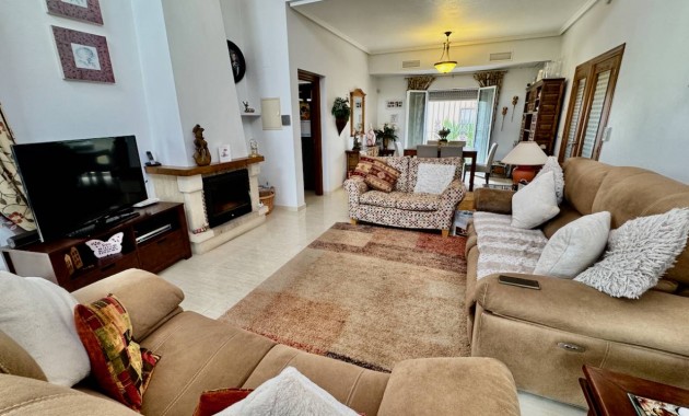 Herverkoop - Finca / Country Property -
Catral