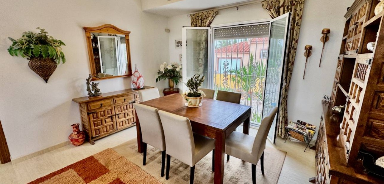 Herverkoop - Finca / Country Property -
Catral