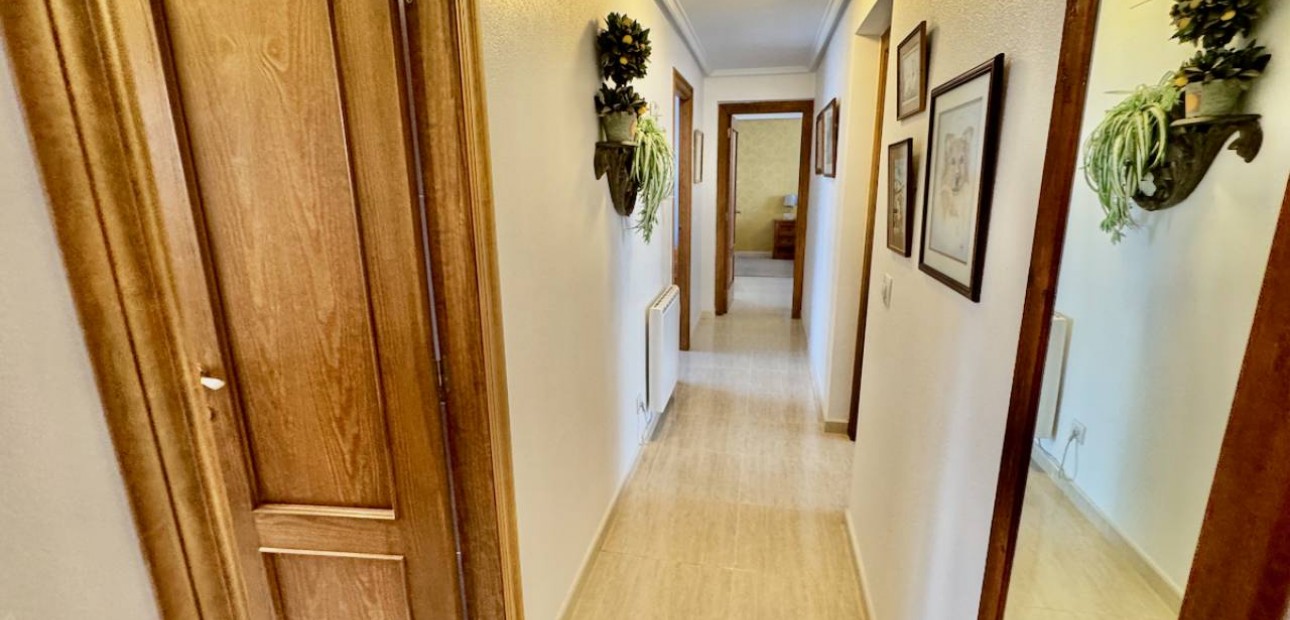 Herverkoop - Finca / Country Property -
Catral