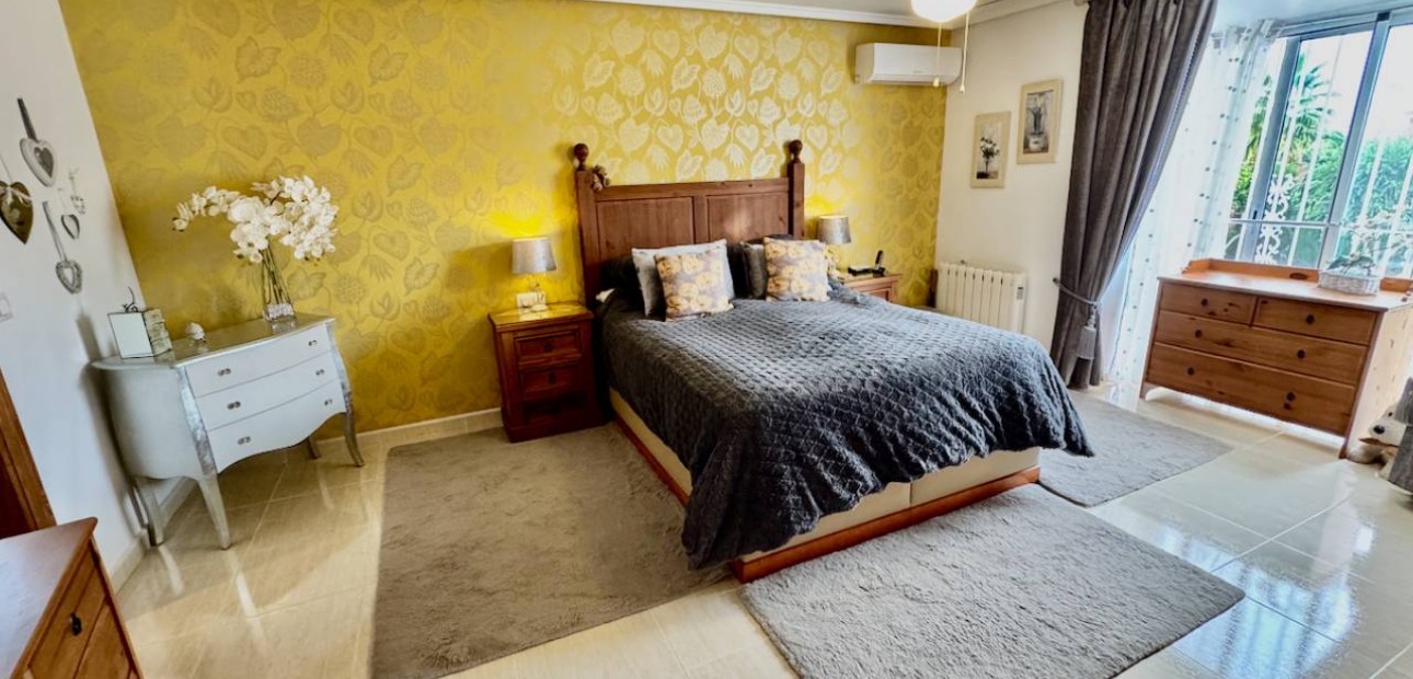 Herverkoop - Finca / Country Property -
Catral